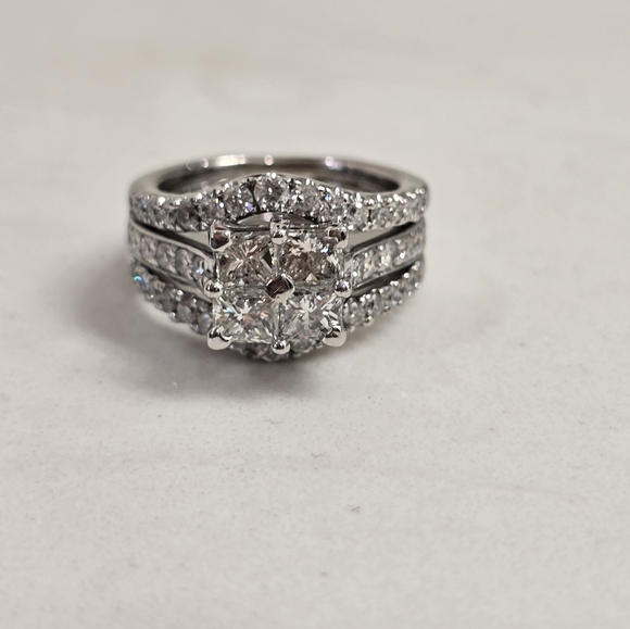 Diamond Ring Set - Picture 3 of 12